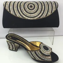 Черный Цвет в комплекте Женская обувь в комплекте с набором подходящих сумок, украшенные Стразы вечерний комплект из женских туфель и сумочки в африканском стиле итальянские туфли