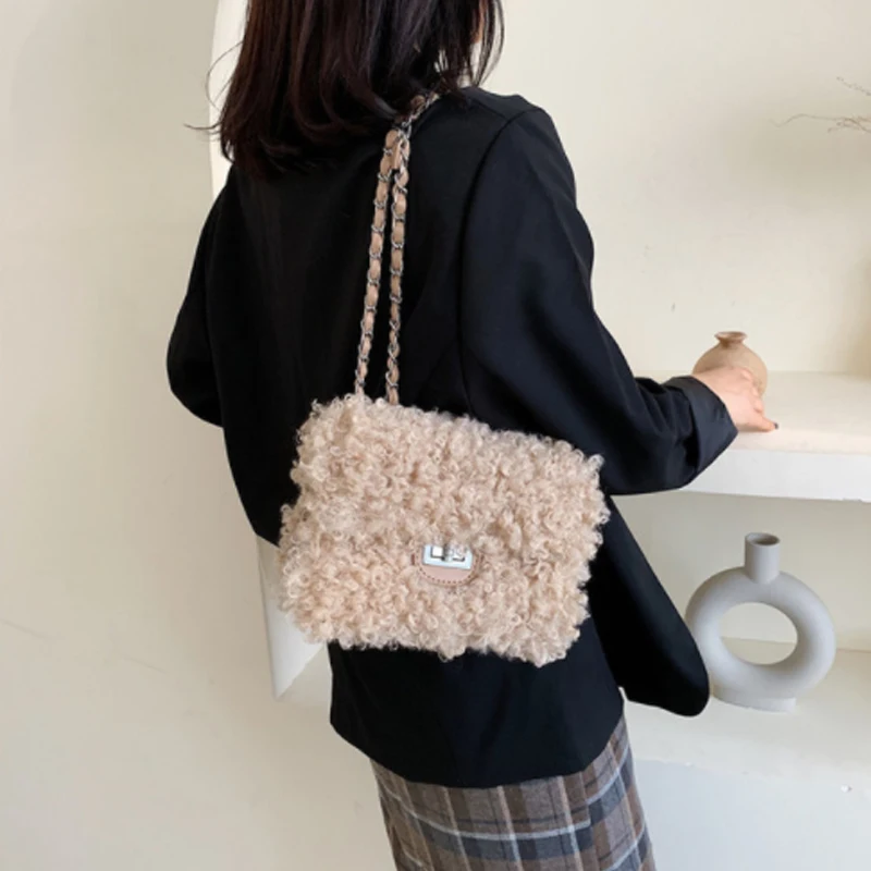 

Fur handbags Messenger chain bag portable plush velvet small square bag winter new 2019 luxury chain artificial fur bag