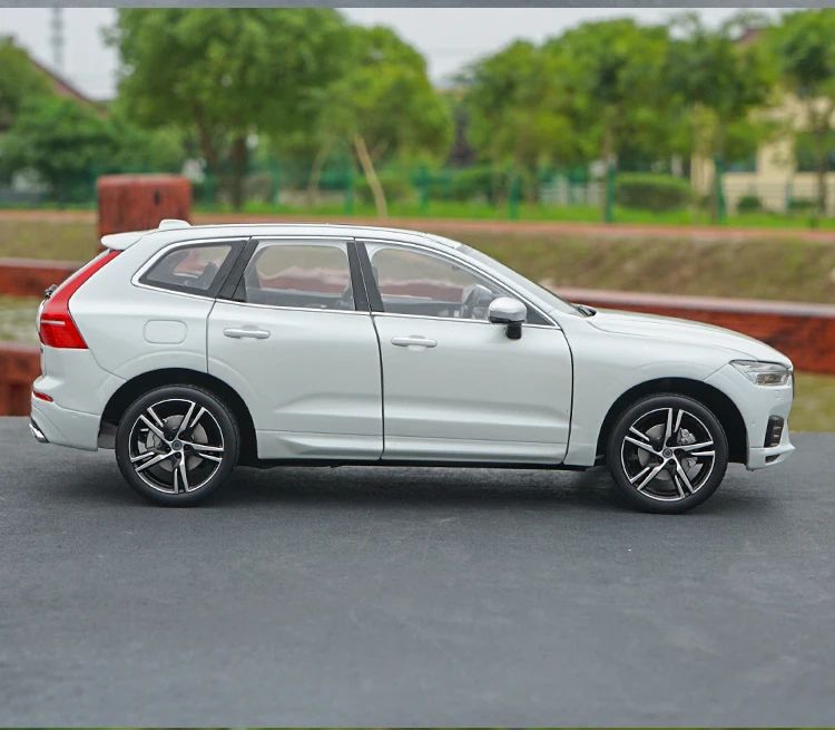 Оригинальная Заводская 1:18, новинка XC60, спортивная версия, белый сплав, металл, классические модели игрушек для подарка, коллекция