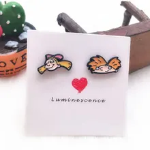 EUPNHY 2 шт Хей Арнольд мультфильм серьги гвоздики Мода Аллергия бесплатно асимметричные серьги милые Harajuku серьги для женщин девочек