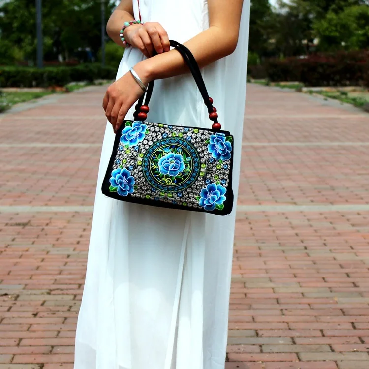 New Fashion Embroidery Women Small handbags National Floral Embroidered Lady Top-handle bags Single-layer Beading Falp Carrier