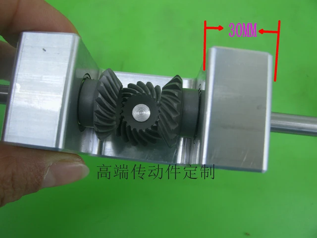 Simple Gear Box 90 Degree Angle Device with Dual Output Shaft, Shaft  Diameter 6 Material Aluminum Spiral Bevel Gear Box