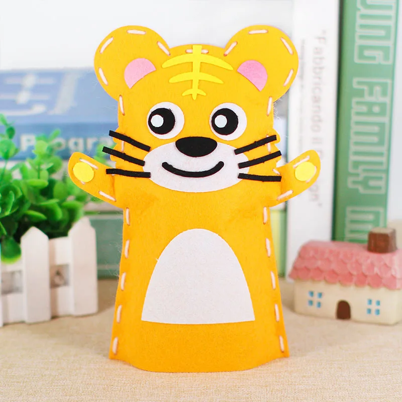 1pc Cute Animals DIY Sewing Kit Kids Felt Toys For Children Hand Puppet Theater Craft Fabric Story Telling Glove Educatioal Doll