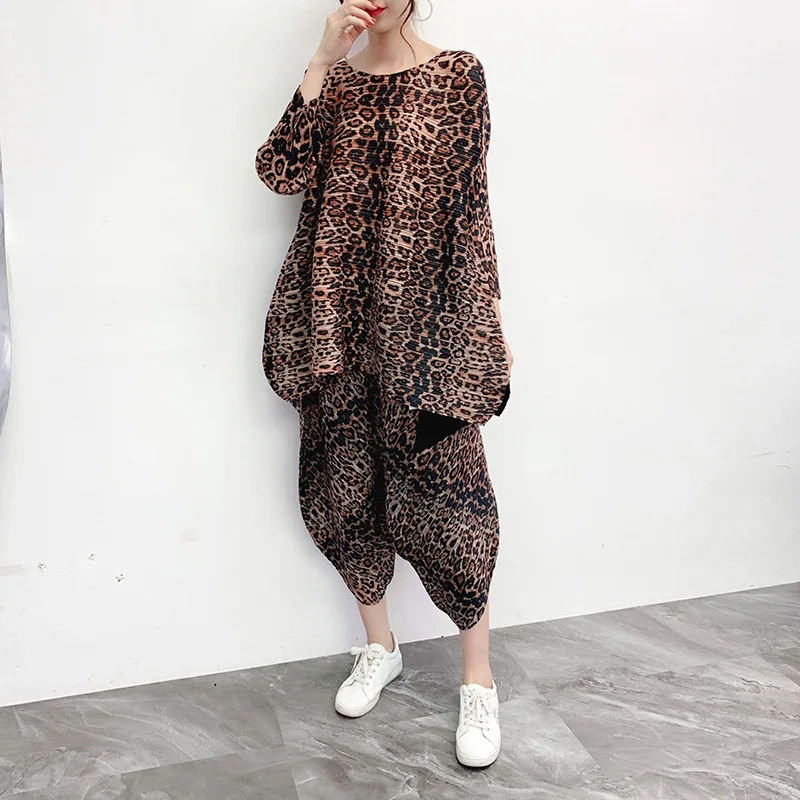 Miyake плиссированный модный костюм с леопардовым принтом, женские комплекты, пуловер с круглым вырезом, топы с эластичной резинкой на талии, штаны-шаровары длиной до щиколотки
