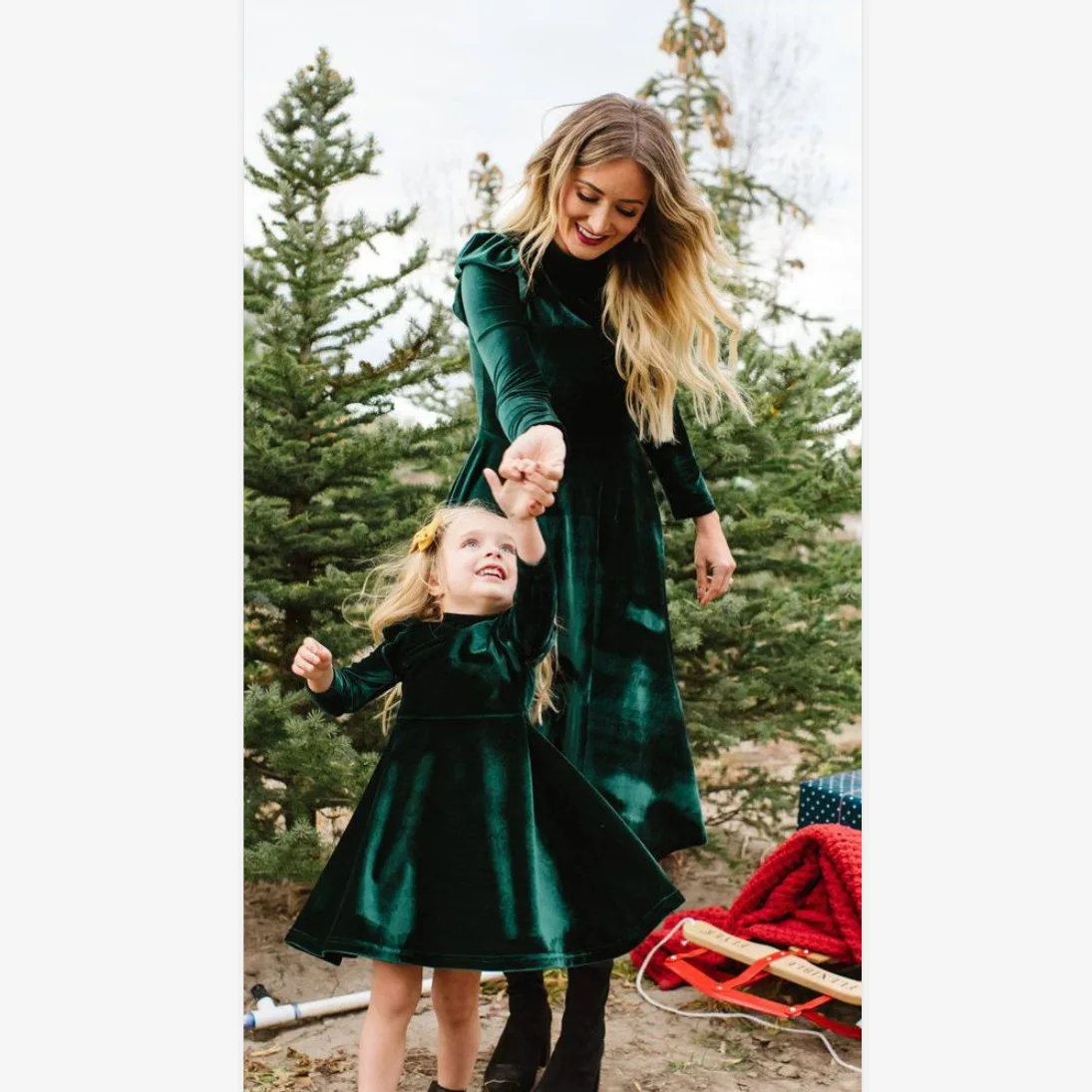 Осенне-зимнее платье для мамы и дочки; бархатное плотное платье с длинными рукавами для девочек; новое модное платье принцессы; одинаковые комплекты для семьи