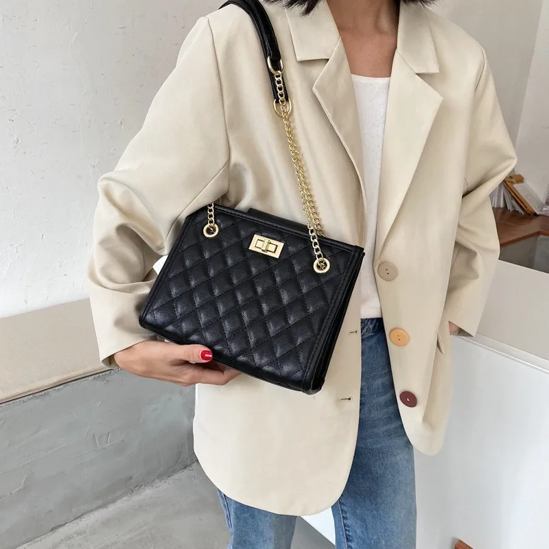 

High-quality Ms. Ling single-shouldered small bag 2020 autumn and winter new fashion net red 100 chain oblique small bag