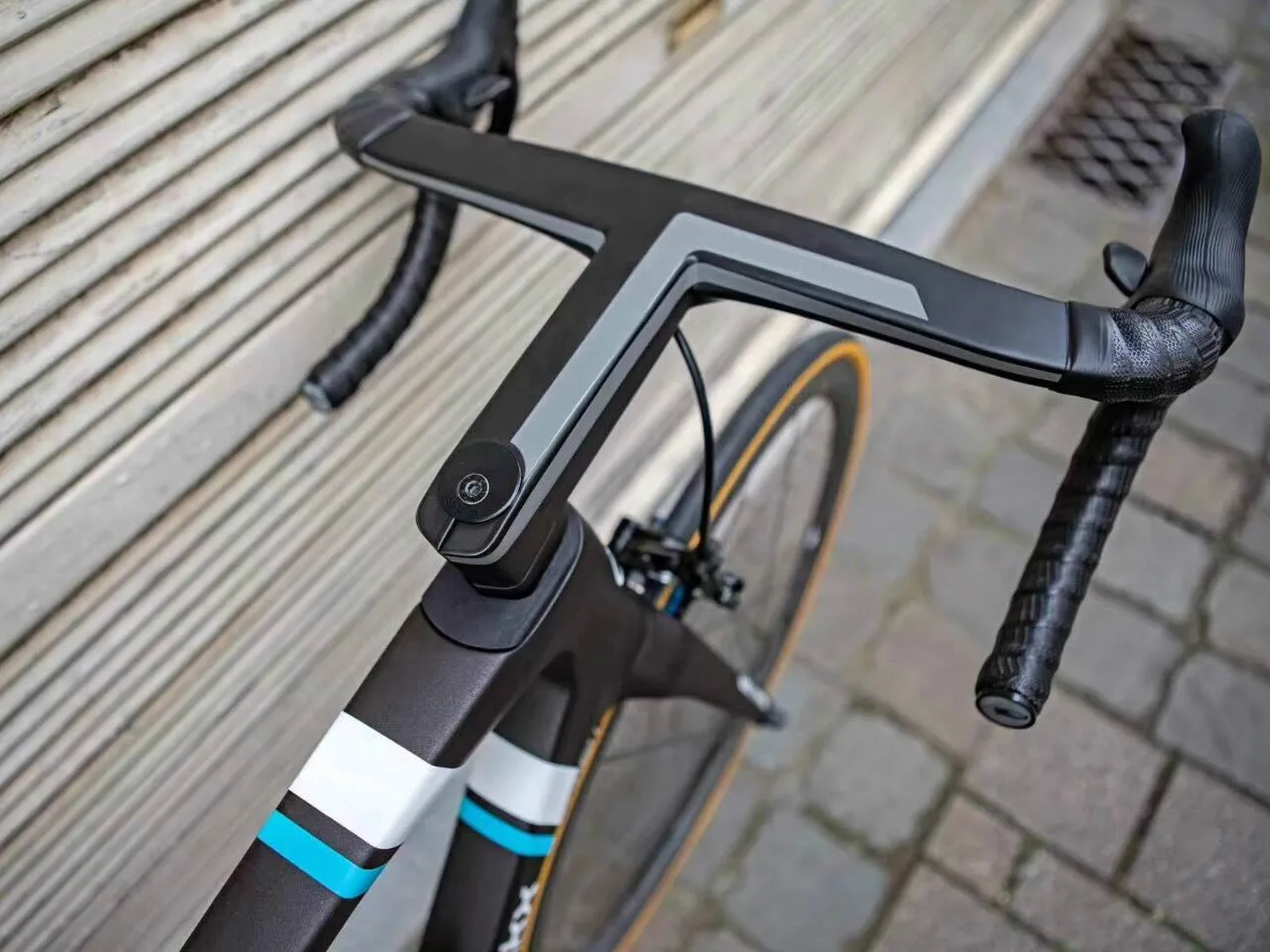 2020 nuovo manubrio integrato Carbon Road per forcella da 28.6mm con  distanziali per cuffie e supporto per Computer|Bicycle Handlebar| -  AliExpress