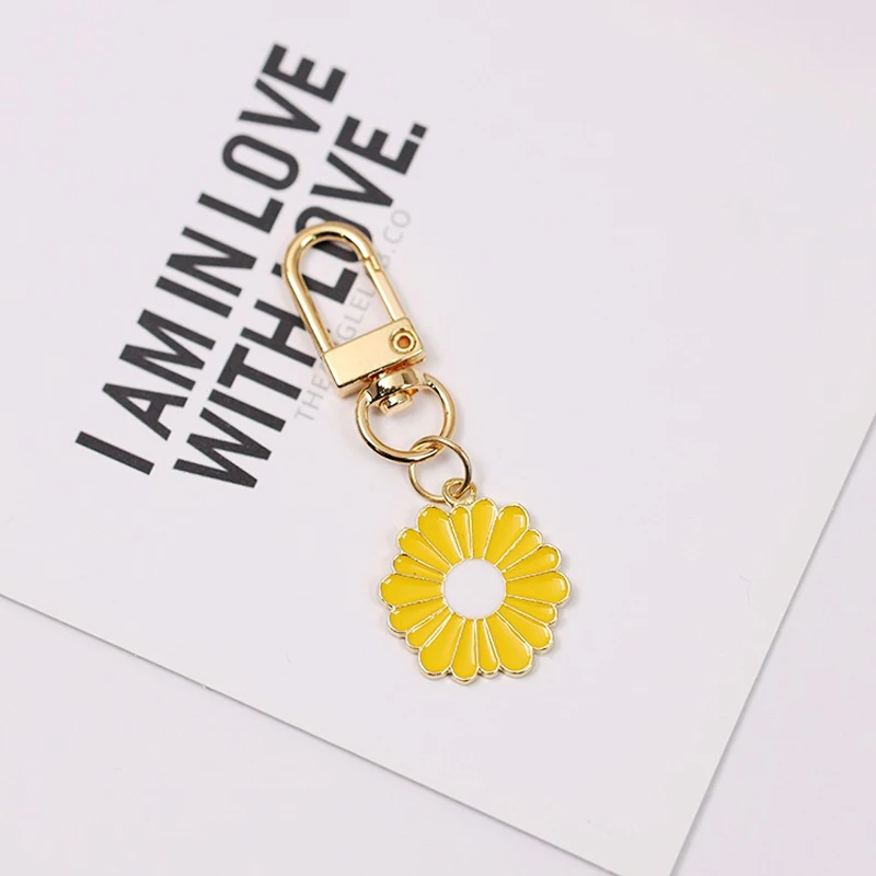 Kasmena 2Pcs Flower Keychains Accessories for Women,Daisy Keychain Cute  Keychains for Women Keychain Charm Floral Keychain Accessories Gift - Yahoo  Shopping