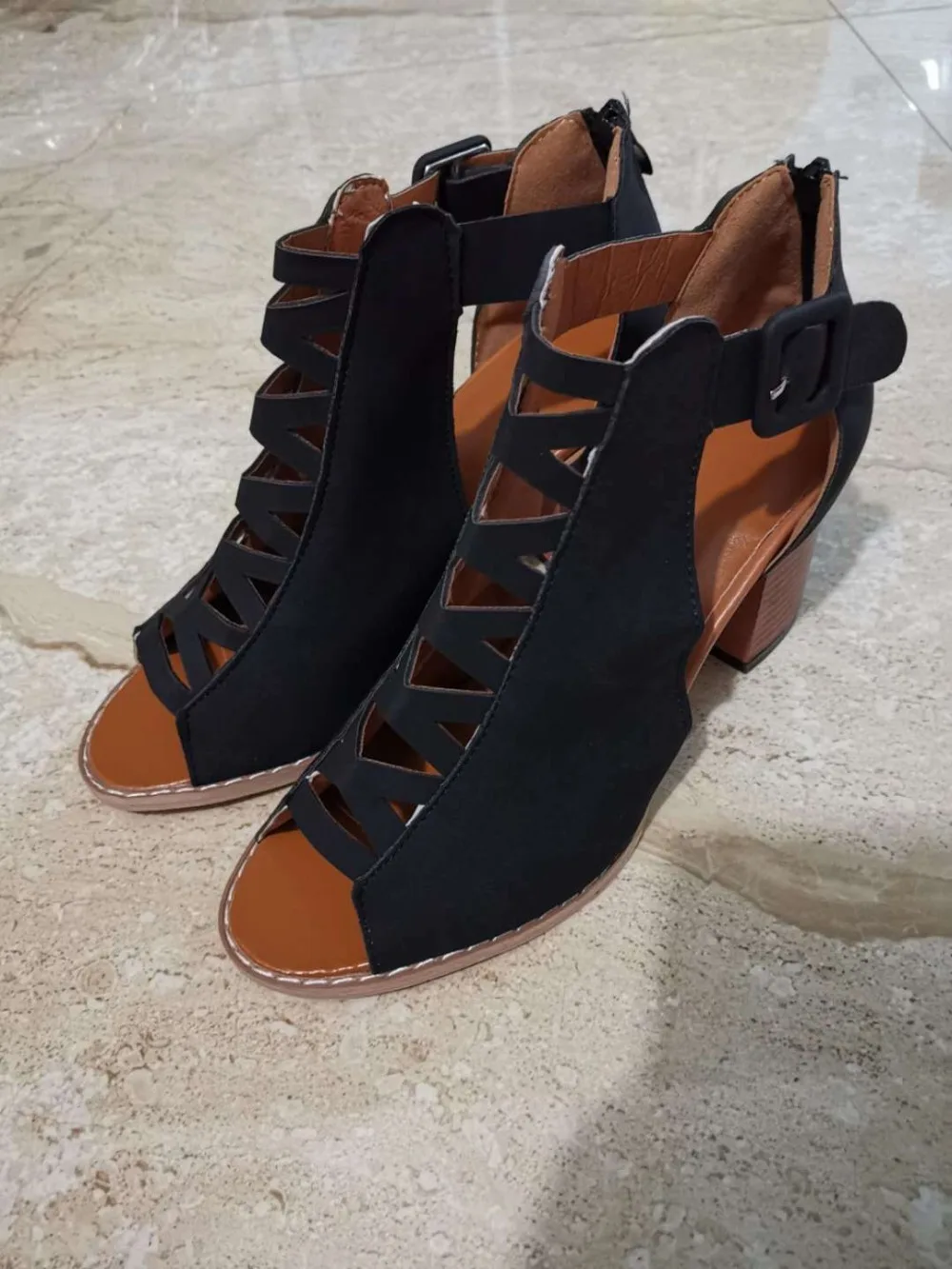 11080789228_1093092662