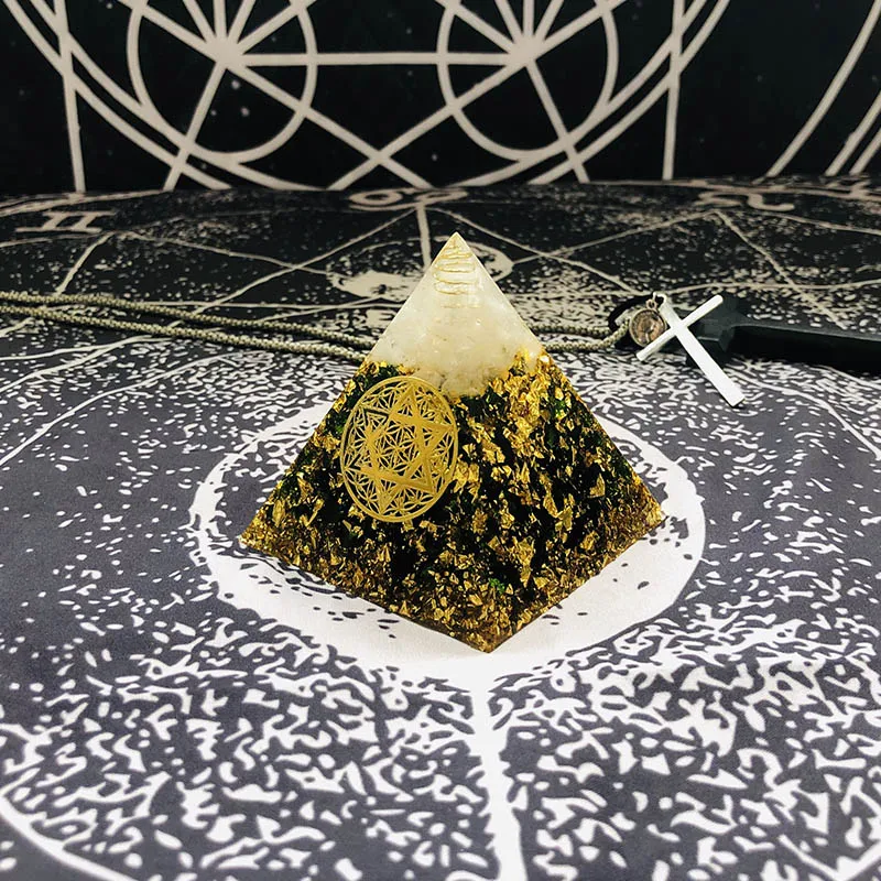

Orgonite Chamuel Anahata Chakra Natural Crystal Eliminates Negative Energy Transparent Resin Pyramid Jewelry C0154