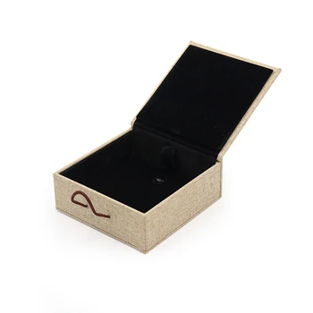 

Wooden Buckle Drawstring Colored Paper Linen Jewelry Ring Pendant Bracelet Long Chain Packaging Box Built-in Plush Card Slot
