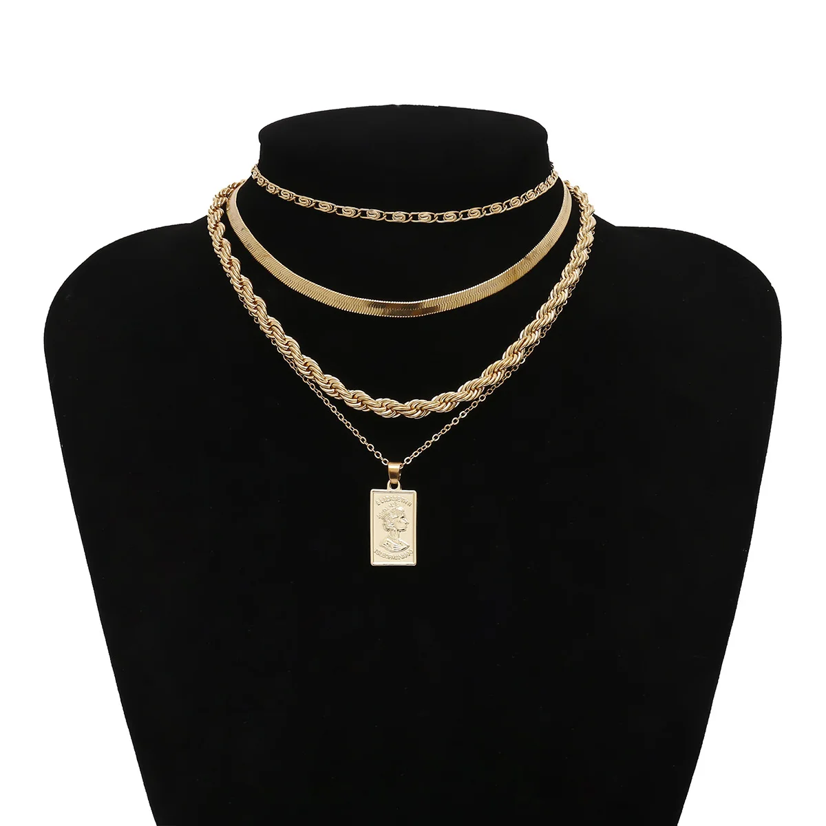 

Simple twist chain geometric collar personality snake bone chain queen portrait pendant necklace for women