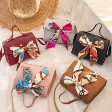 Moda küçük kadınlar için Crossbody çanta 2019 bayan eşarp yay omuzlar küçük çanta kılıfı toka mektubu çanta cep askılı çanta(China)