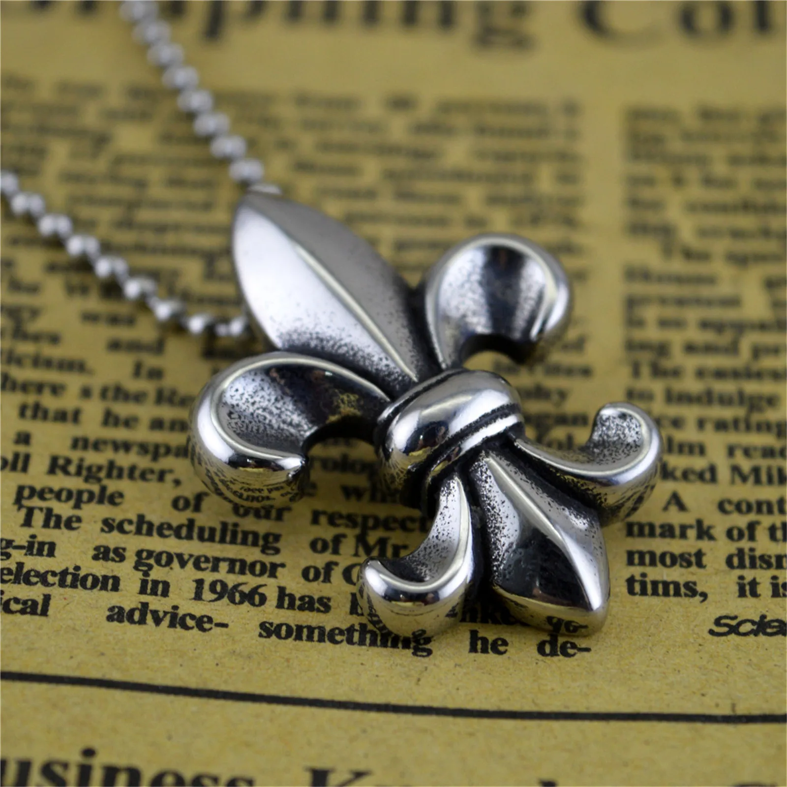 Fleur De Lis Pendant French Symbol Heraldic Heraldry Stainless Steel Iris Necklace for Men and Women Fleurdelise Fleurs Scout