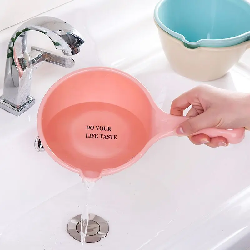 Plastic thickened water scoop kitchen long handle water scoop bath water float children baby bath scoop scorpion water scorpion