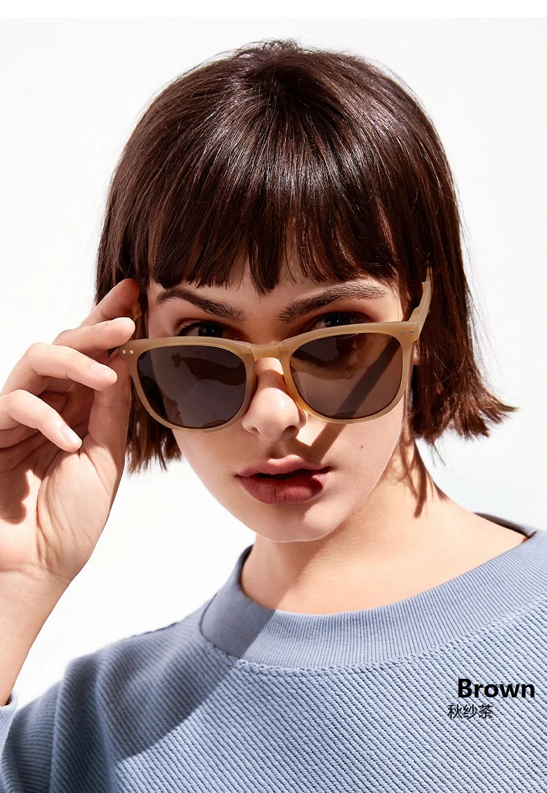 2021 new  Folded sunglasses Light sunglasses New Women  Fashion Sunglasses Small Frame Round Driving Retro Outdoor Glasses UV400 square sunglasses women