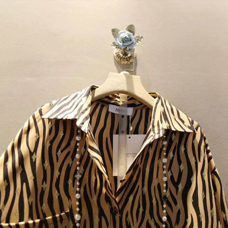 TVVOVVIN Spring Autumn High Quality Lapel Long Sleeve Striped Patchwork Single Breasted Big Size Shirt Women WOMAN X796
