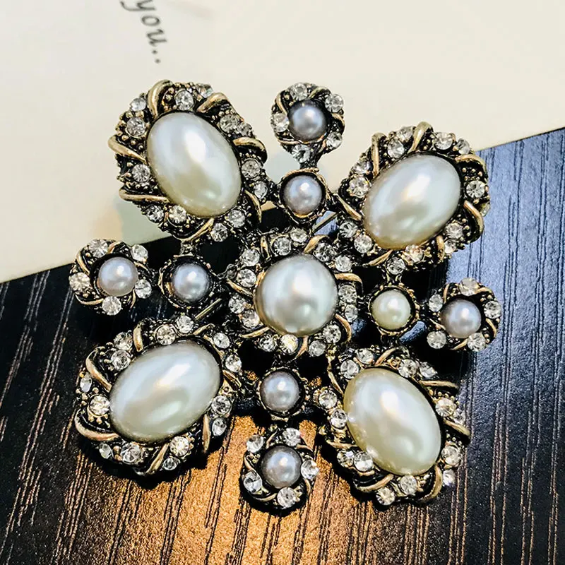 

Luxury Famous Designer Pearl Retro Style Fashion Jewelry Brooch Pins For Women Sweater Dress Rhinestone Broach