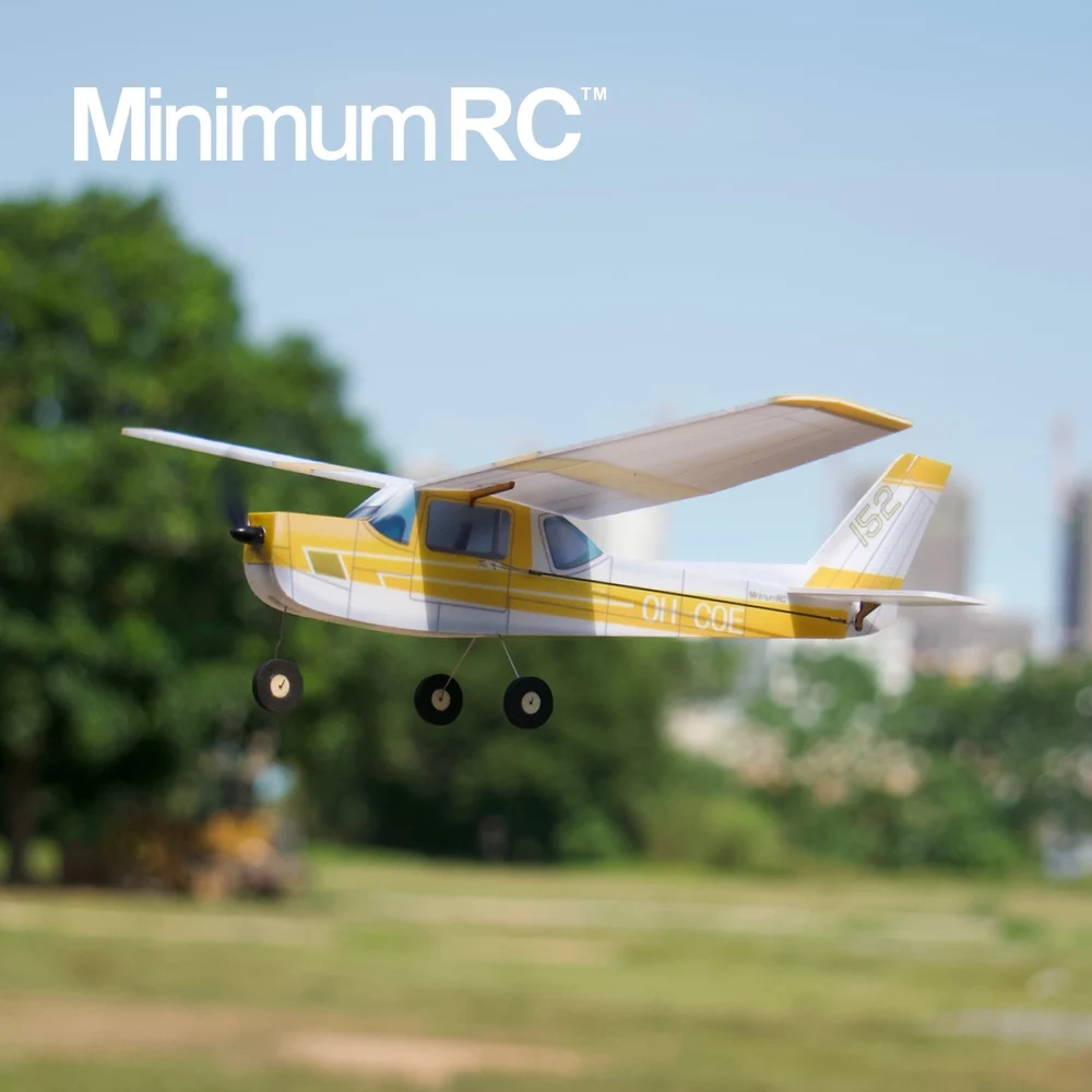Détail des ailes du Mini Avion RC Cessna 152 360mm avec moteur et servo.