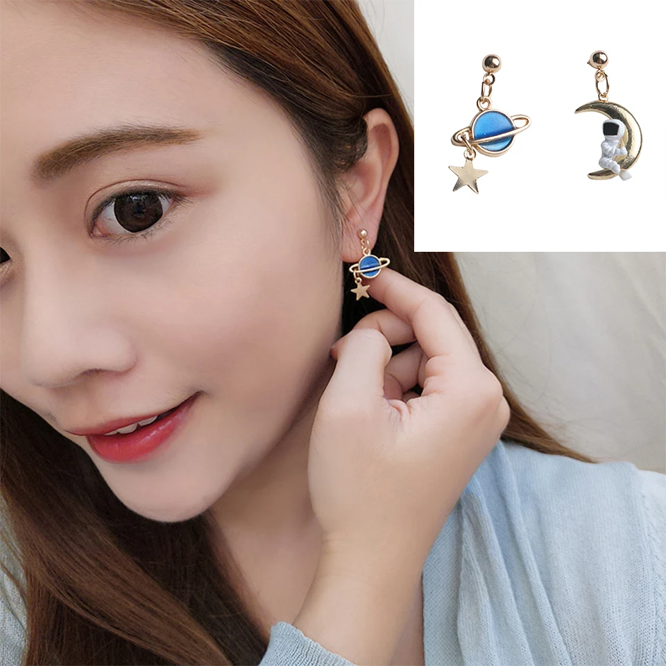 

Cute Trendy Cartoon 3D Astronaut Spaceman Earrings for Women Girls Asymmetrical Dangle Earrings Star Moon Planet Earrings Gifts