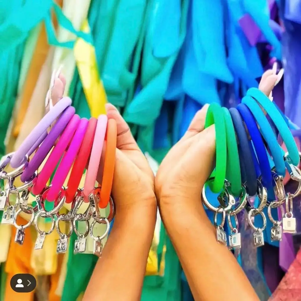 

JUST FEEL Big O Townshine Silicone Loop Wrist Key Ring Keychain with Gold O Clasp Round Key Wrist Strap Accessories Wholesale