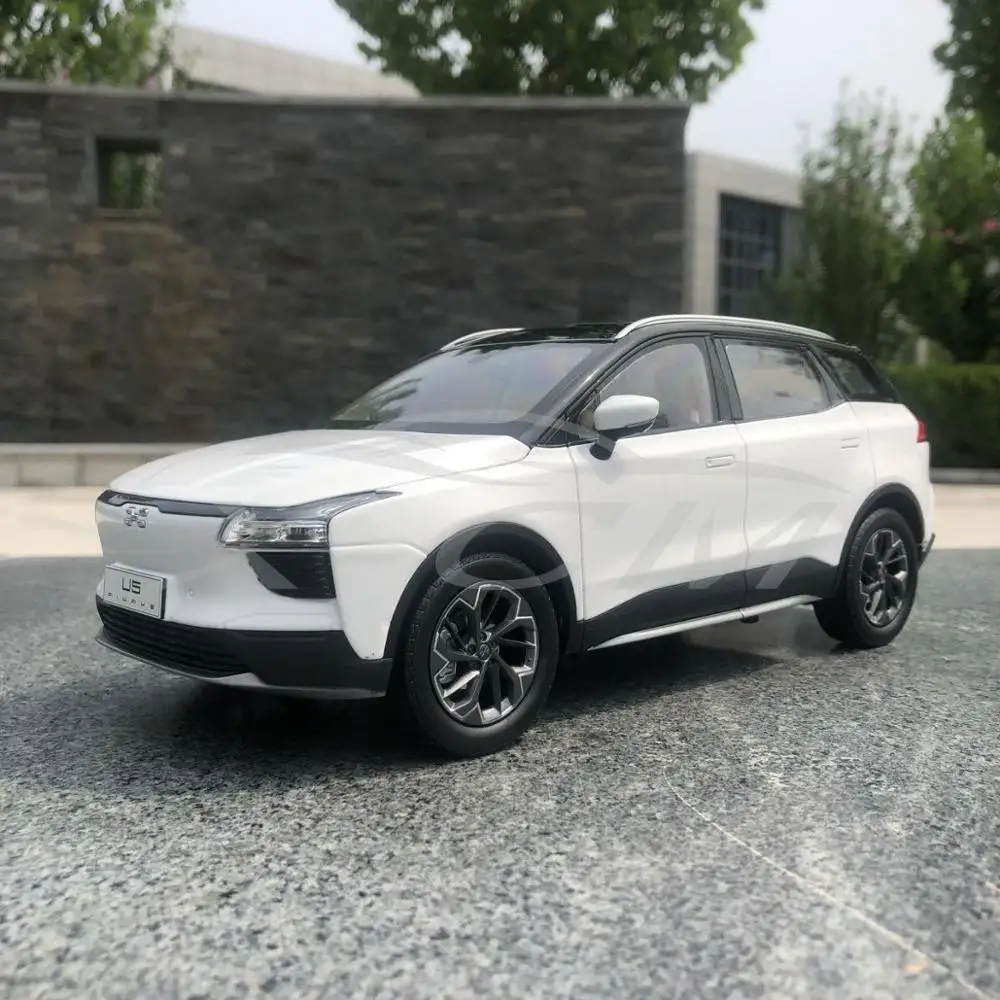 

Diecast Car Model AIWAYS U5 1:18 (White) + SMALL GIFT!!!!!