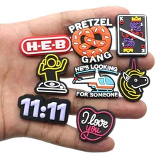 Breloques de chaussures en PVC de la série Neon 1 pièce, sabots en forme de croco, accessoires de chaussures, bricolage, décorations en PVC, cadeaux de noël pour enfants et adultes, tendance 