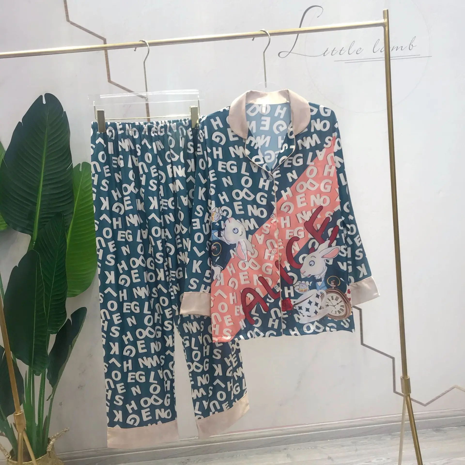 

Spring And Summer Pajamas Women Thin Section Ice Silk Long Sleeves Home Service Casual Lapel Suit