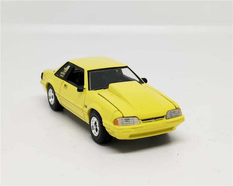 1: 64 зеленый свет Ford Mustang GT 1988 5,0 желтый без коробки