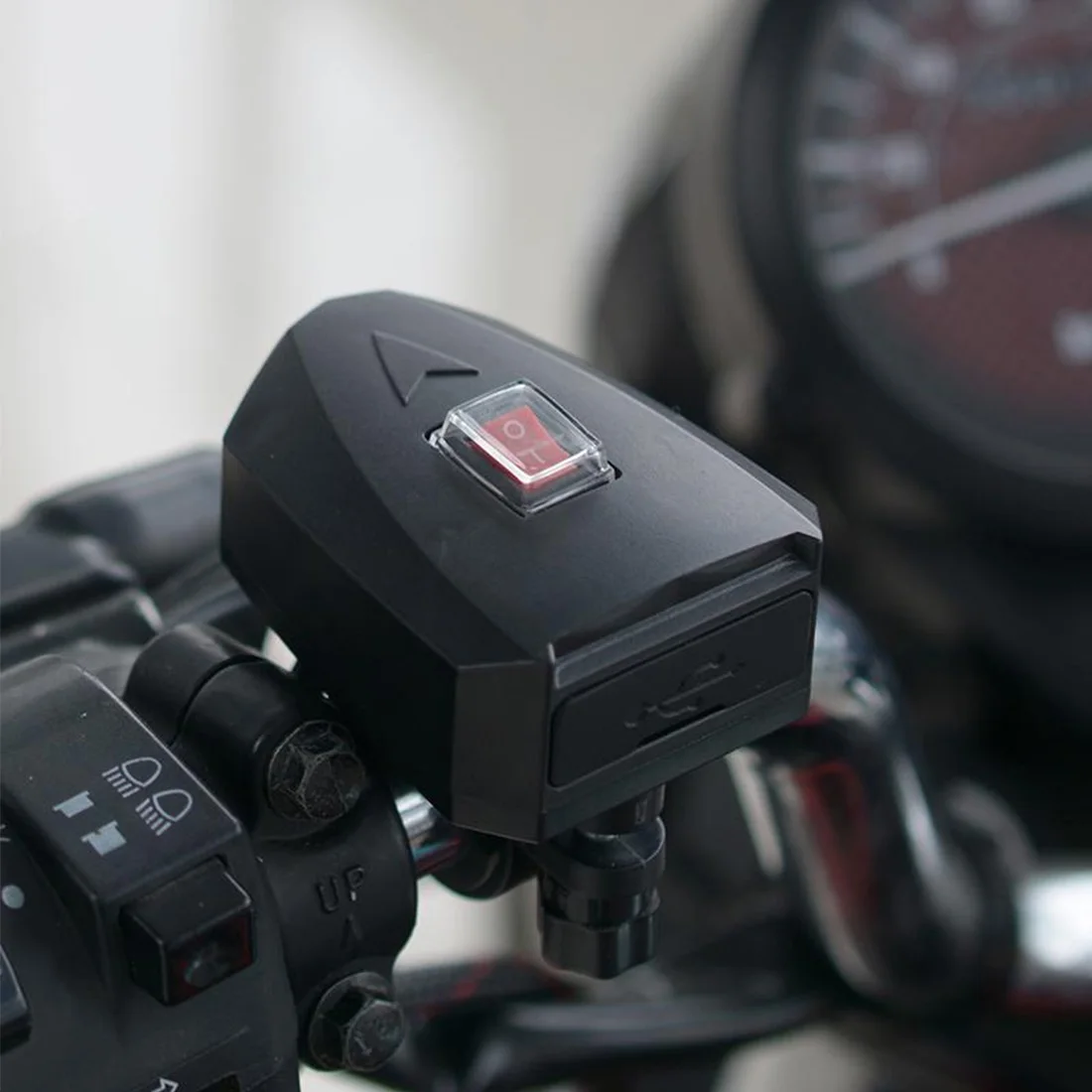Аксессуары для мотоциклов для питания розетки зарядное устройство переключатель 5 в водонепроницаемый 2USB мотоцикл сотовый телефон gps мощность