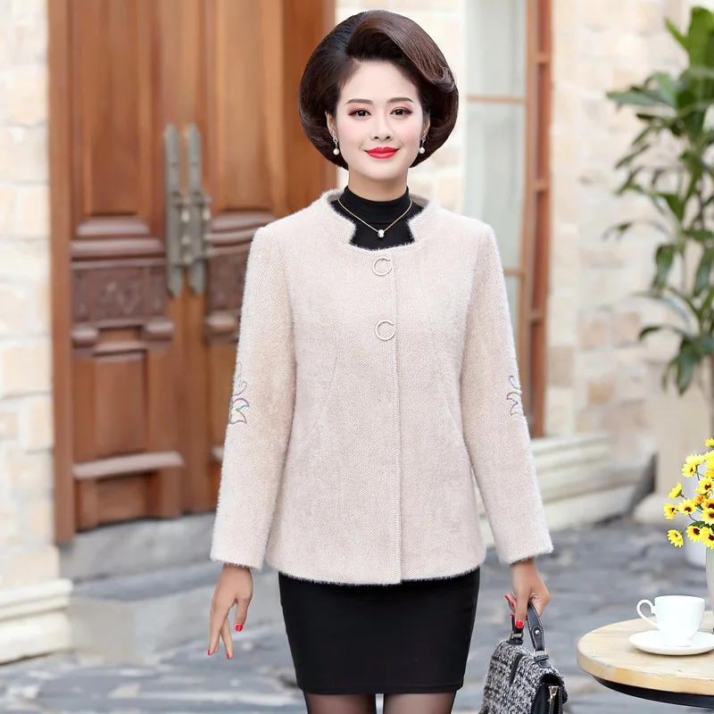 

2019 New Style WOMEN'S Dress Middle-aged Imitation Mink Velvet Coat 40 Embroidery Middle-aged Women Coat Mom Winter Coat