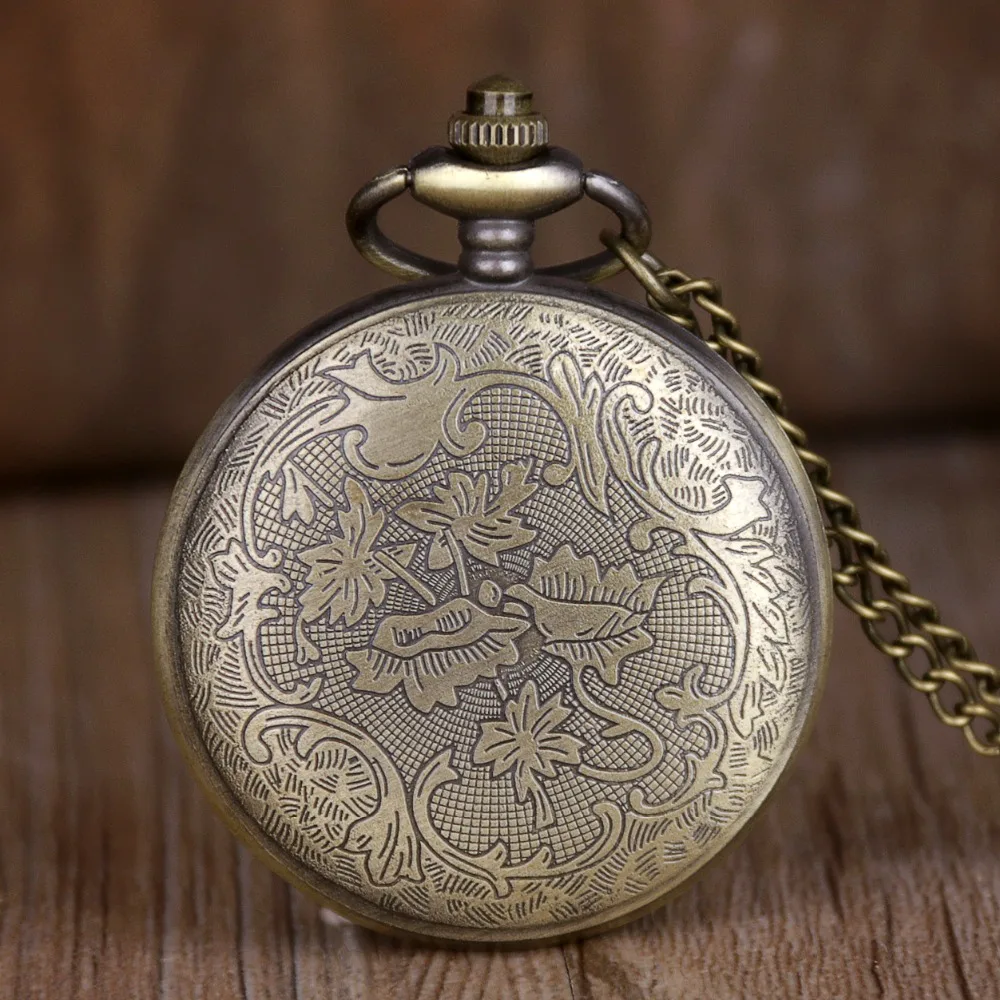 High Quality Retro Bronze Pocket Watch Attack on Titan Wings of Liberty Clamshell Design Quartz Pocket Watch Gift for Men Women