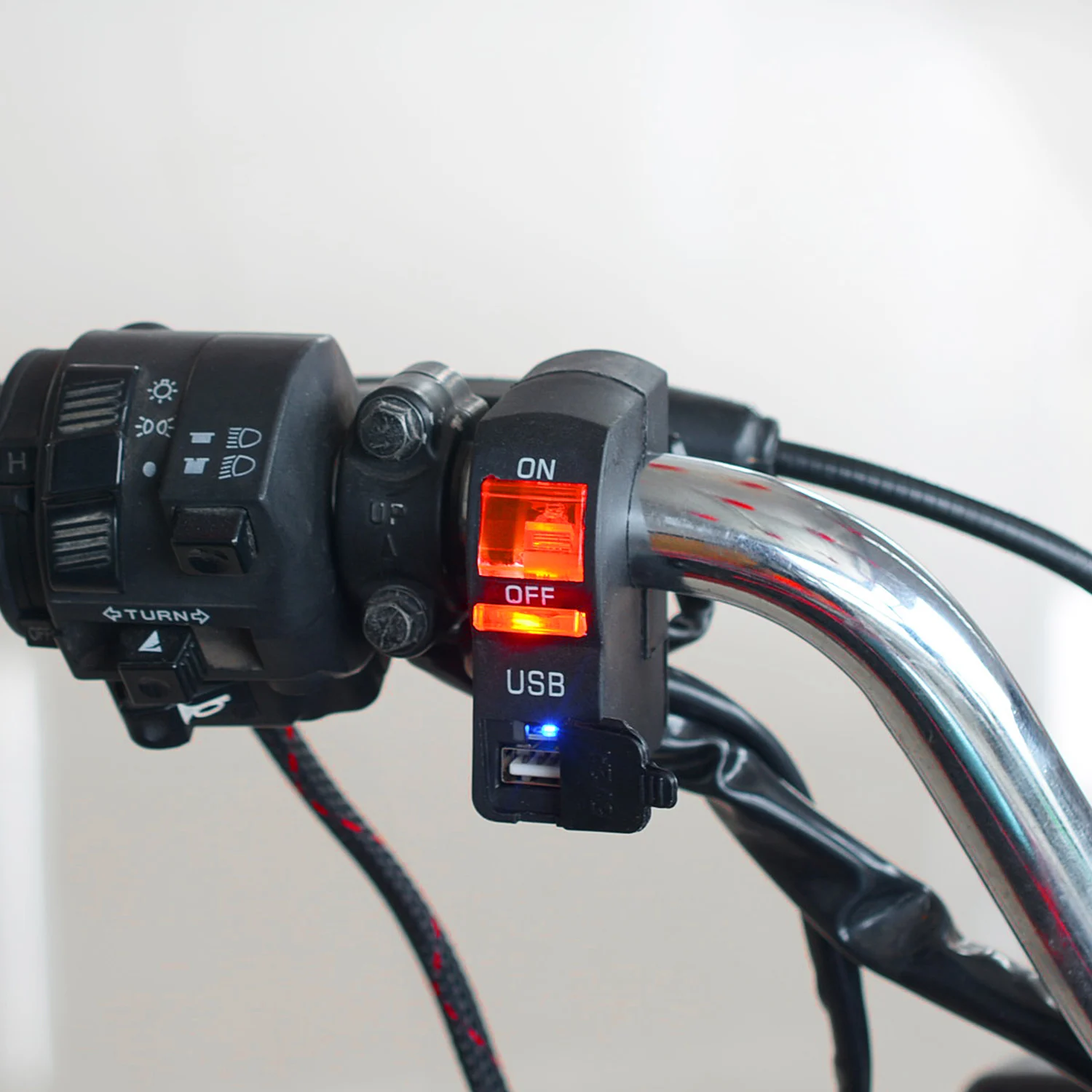 1 шт. Универсальное USB Автомобильное зарядное устройство 12 В DC скутер светодиодный фонарь мотоцикл электрический автомобиль с выключателем света Мотоцикл переключатели аксессуары