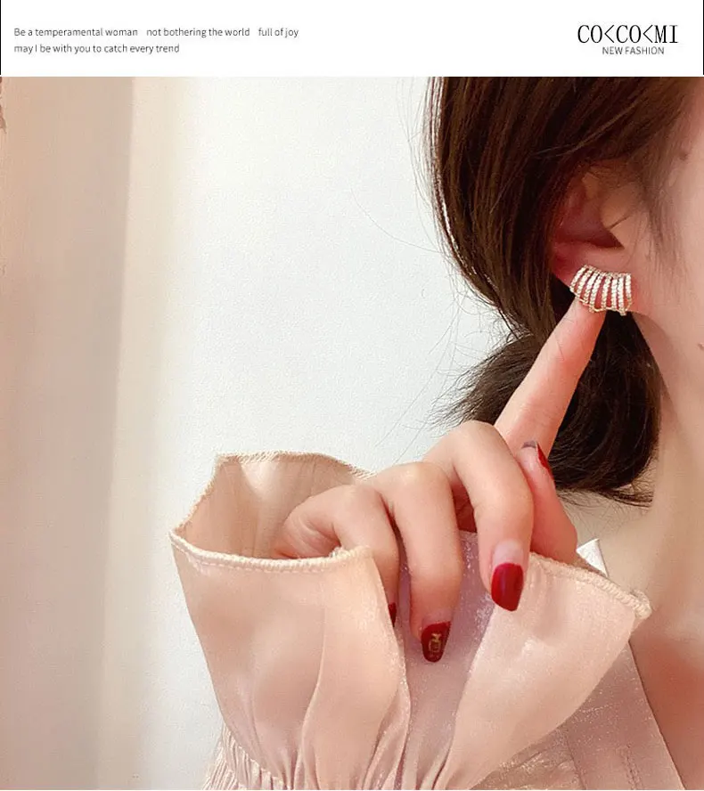2021New Trend Gold Metal Inlaid With Diamonds Stud Earrings For Women Korean Fashion Women Earrings Party Classic Jewelry Gifts