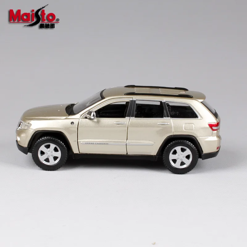 

1-24 Original Factory Maisto 2011 Grand Cherokee Model Alloy Car Model Car