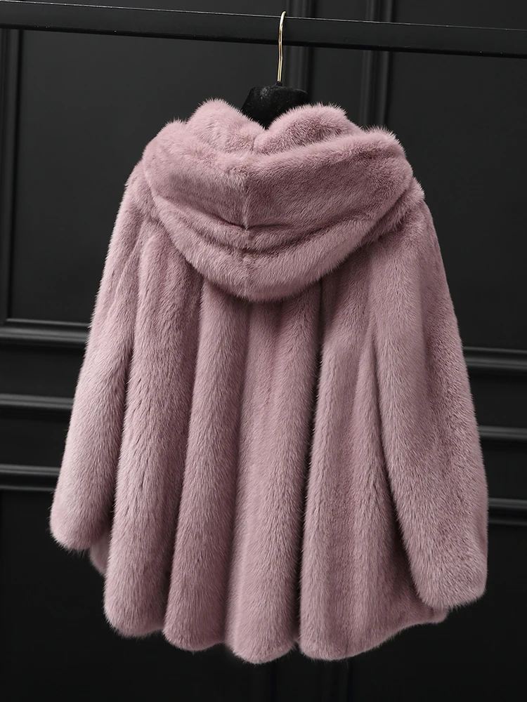 Мужские зимние парки inverno: Ново casaco de pele de vison das mulheres curto balanço onda Da Moda com capuz casaco de pele de vison