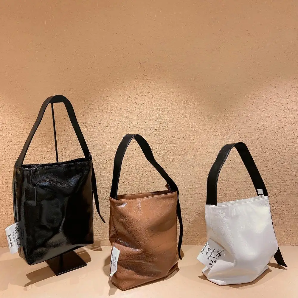 New super-a soft leather armpit top layer cowhide commuting fashion high sense atmosphere large capacity handbag |