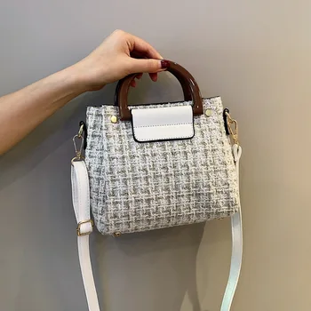 

2019 New Women Cotton Linen Handbags Korean Style Designer Fashion Shoulder Messenger Bags Rivet Decoration Teenager Travel Bag