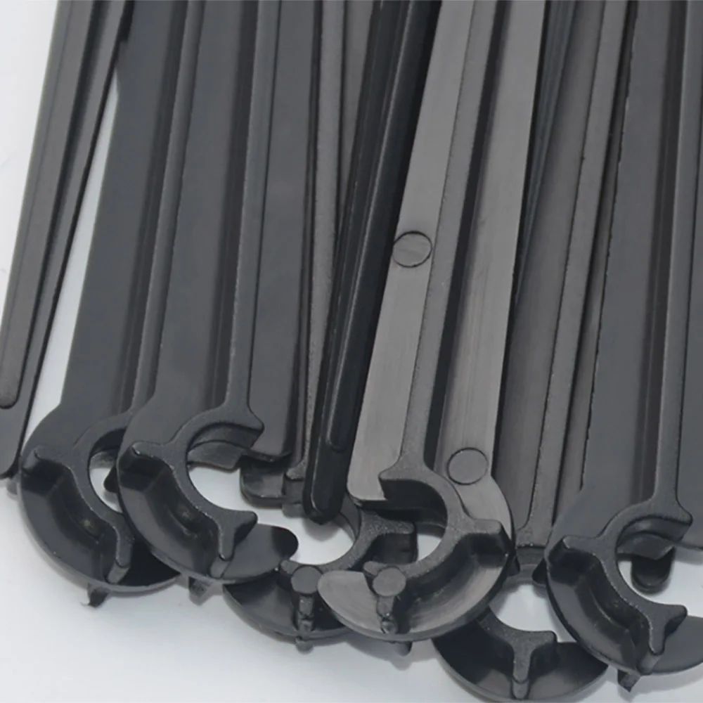 Drip Irrigation Stakes 50Pcs C- Shape Fixed Stems Holder Bracket for 4/7mm Drip Irrigation Pipe Inserting Ground