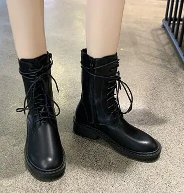 black with plush Ботинки martin в британском стиле; однотонные ботинки до середины икры на толстой подошве, на шнуровке; универсальные черные короткие мотоциклетные ботинки; женская обувь - Цвет: black with plush
