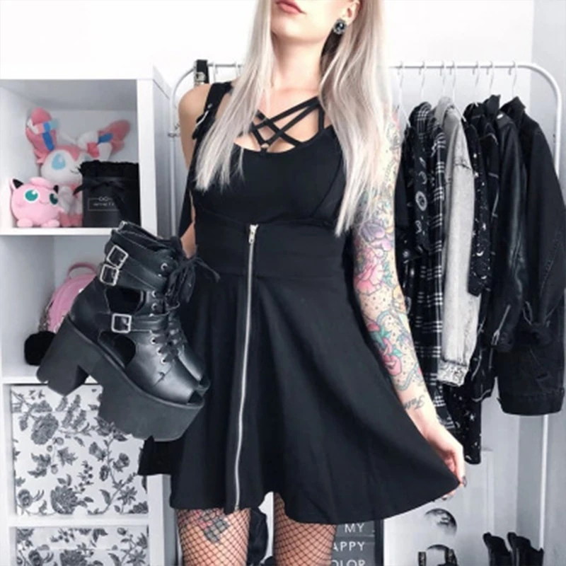 

Black Goth Women Pleated Skirts 2020 Lady Empire Adjustable Strap Zipper Chains Cool Hip-hop Gothic Punk Street Middle Skirt Hot