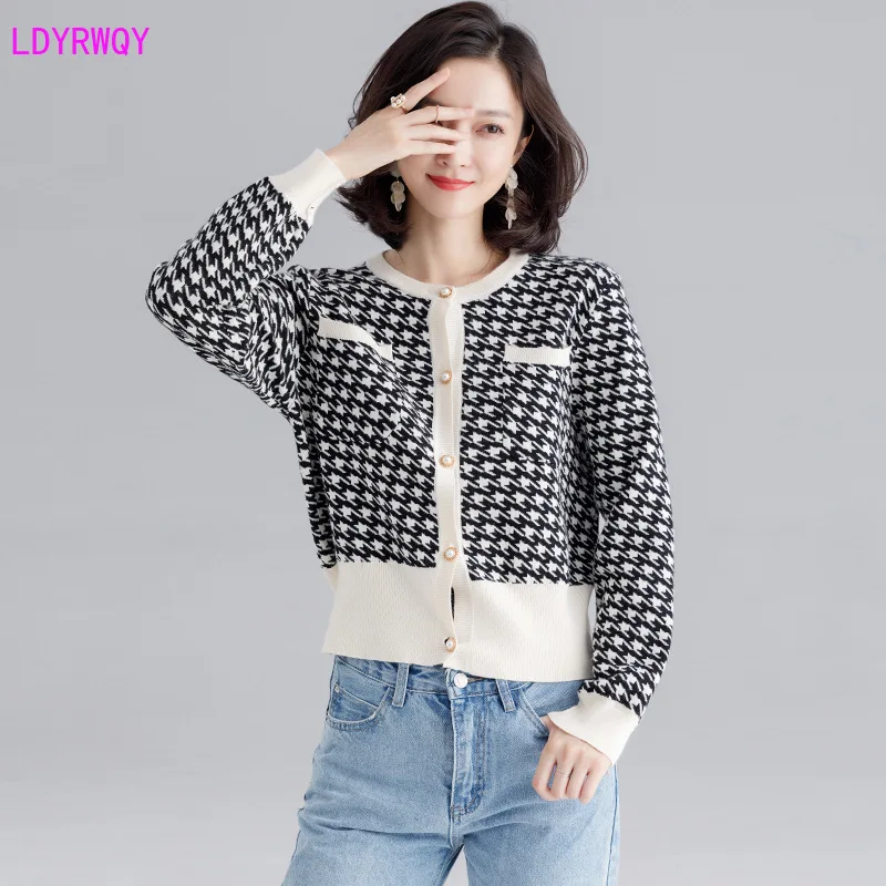 

2019 autumn and winter new Korean version of the retro women's long-sleeved single row pearl buckle hair knit cardigan
