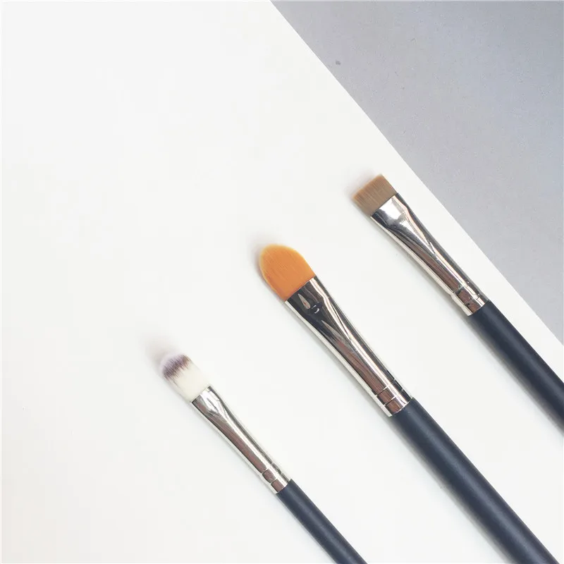 Кисть bdbeaute для консилера и подводки с плоским консилером 194/195/212 синтетическая