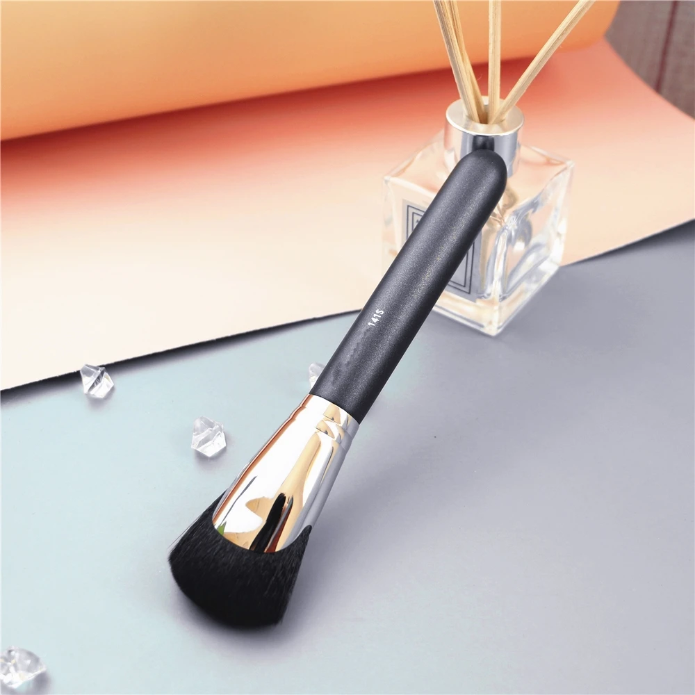 Fan-shaped Powder Brushes Blush Brush Make up Brush Honey Paint Make up tool Brush Beauty Brush M134S