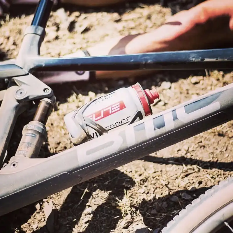 cannibal xc bottle cage