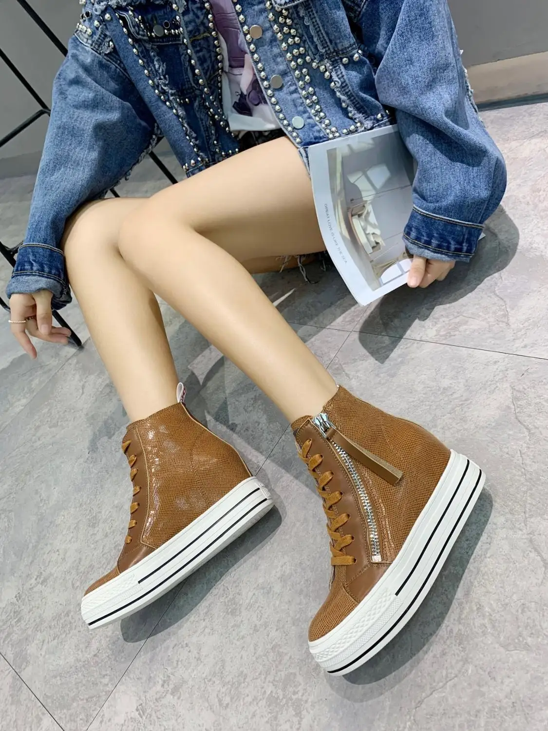 

Women's shoes 2019 new height increase short boots autumn and winter thick wild comfortable wedge with Martin boots