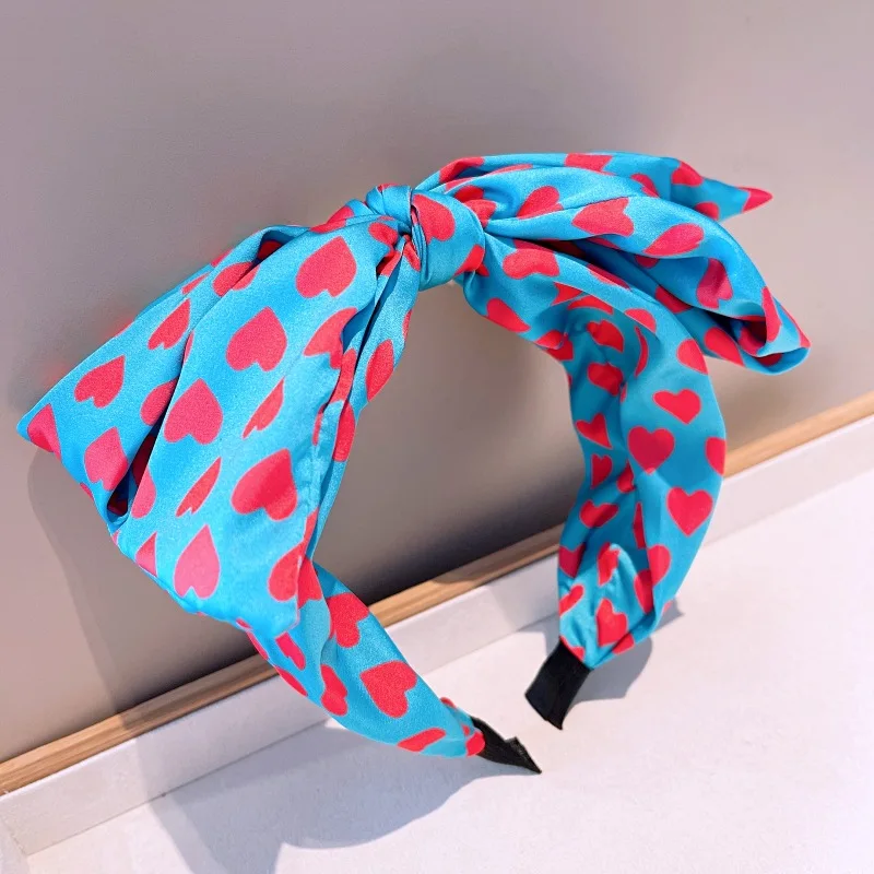 3- Oversized bow