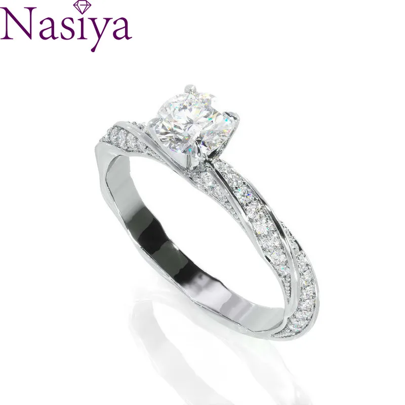 NASIYA EF цвет круглой огранки 0.6ct Муассанит Обручальные Кольца Twist Band с 14 к белого золота для женщин юбилей свадебный подарок