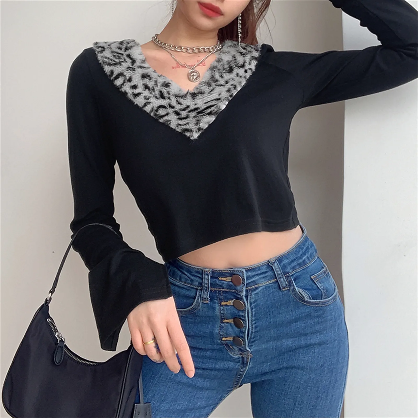 Shirts 2021 Womens Casual V-neck Hairy Leopard Print Stitching Slim Short Long Sleeves Casual Pullover For Female 1