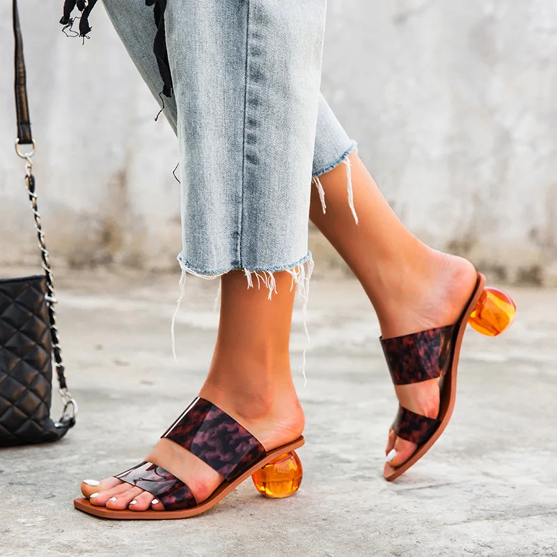 13971940842_1433197194